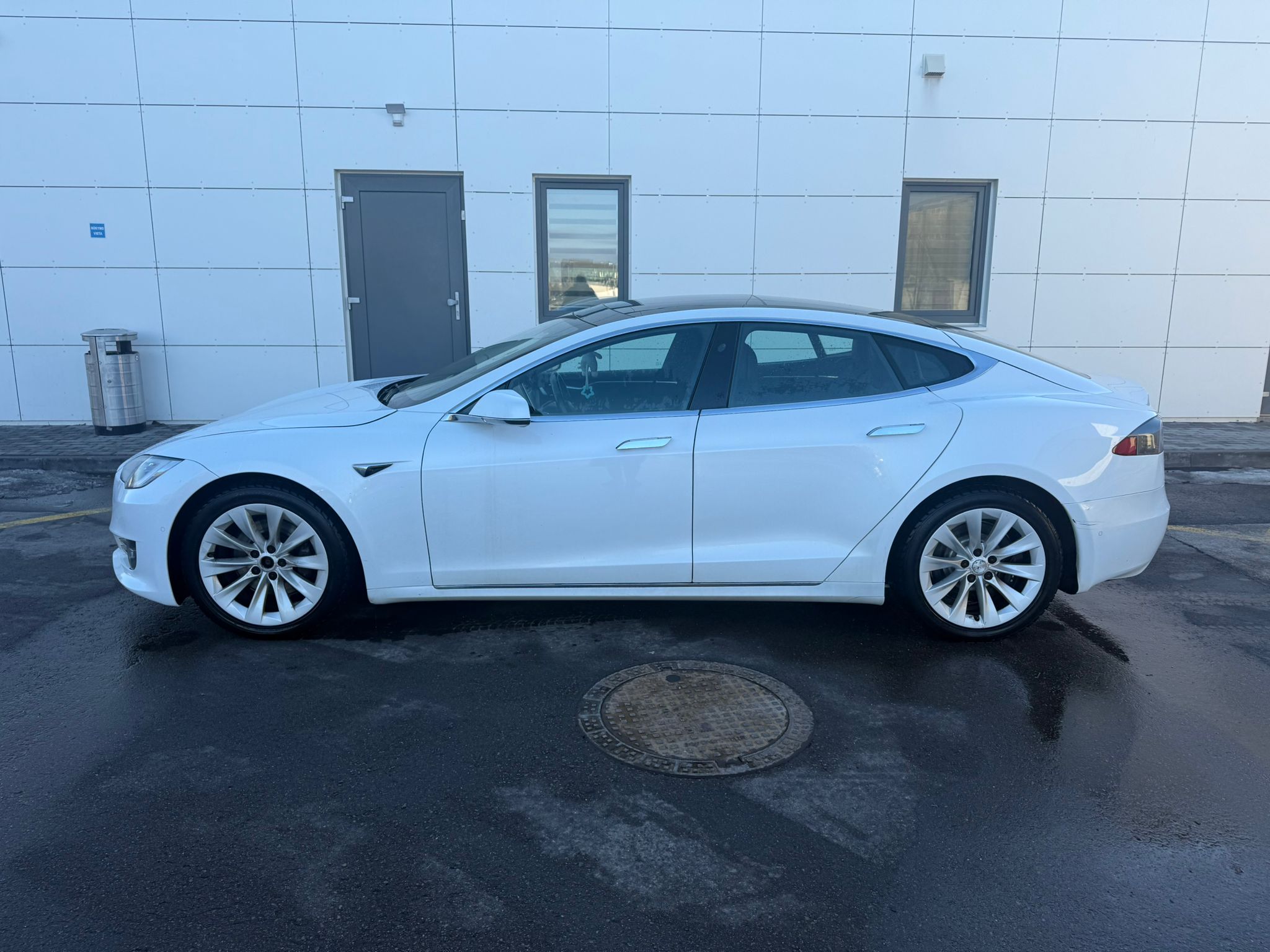 
								European Model S 100D full									