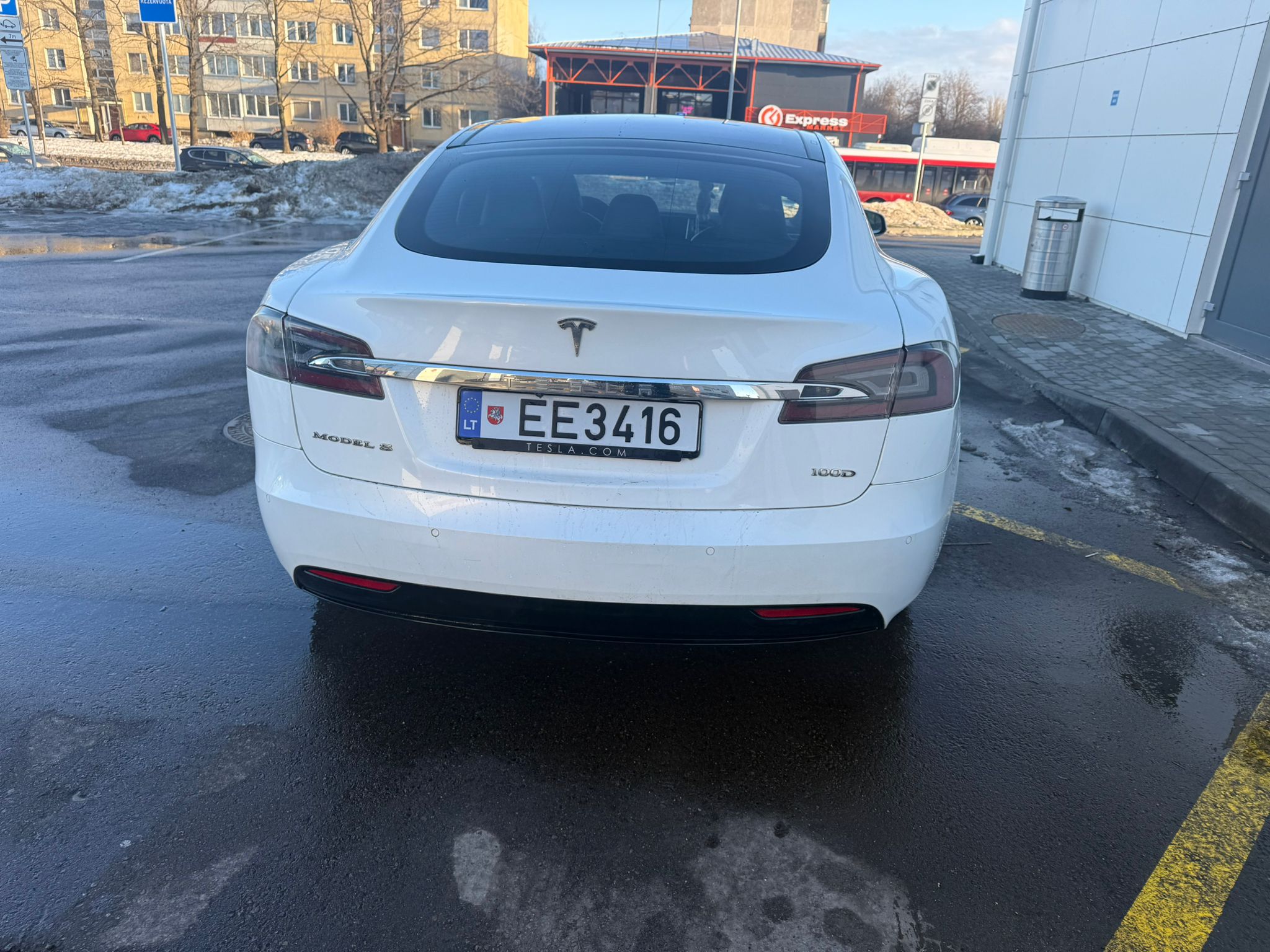 
								European Model S 100D full									
