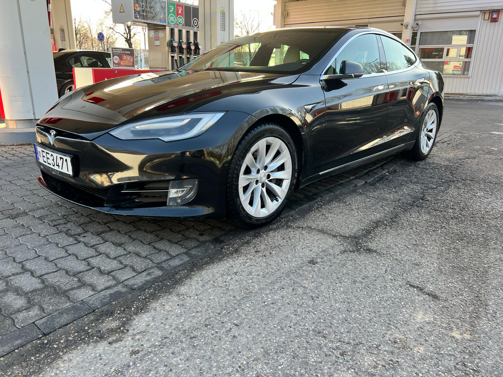 
								European Model S 100D full									