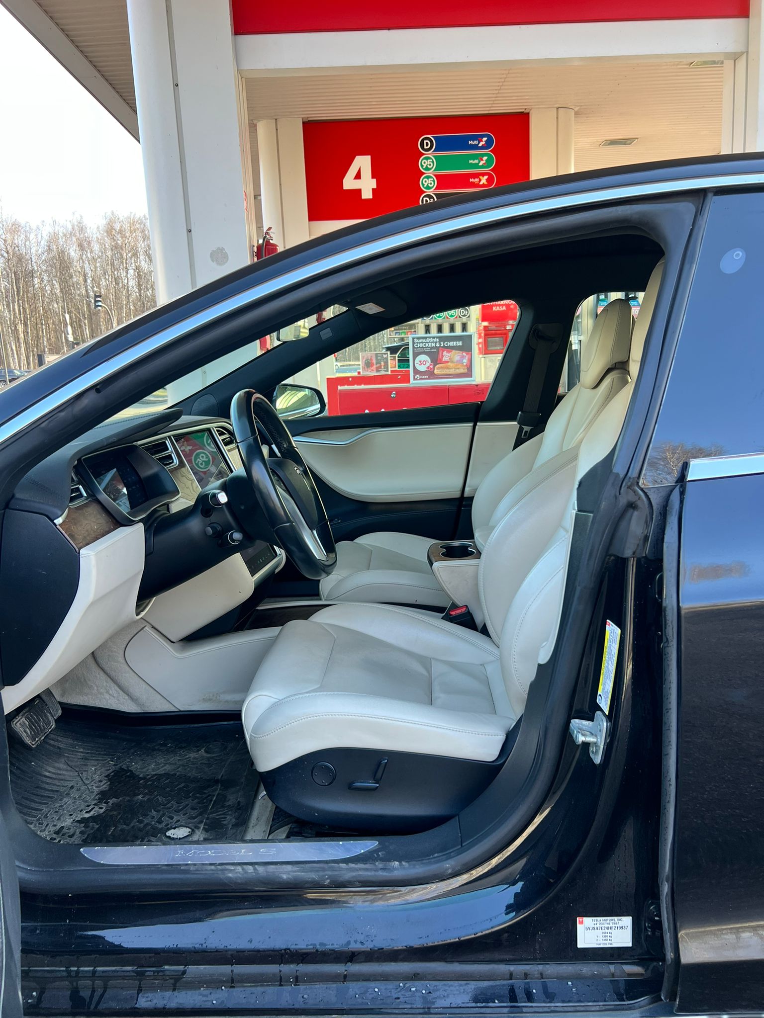 
								European Model S 100D full									