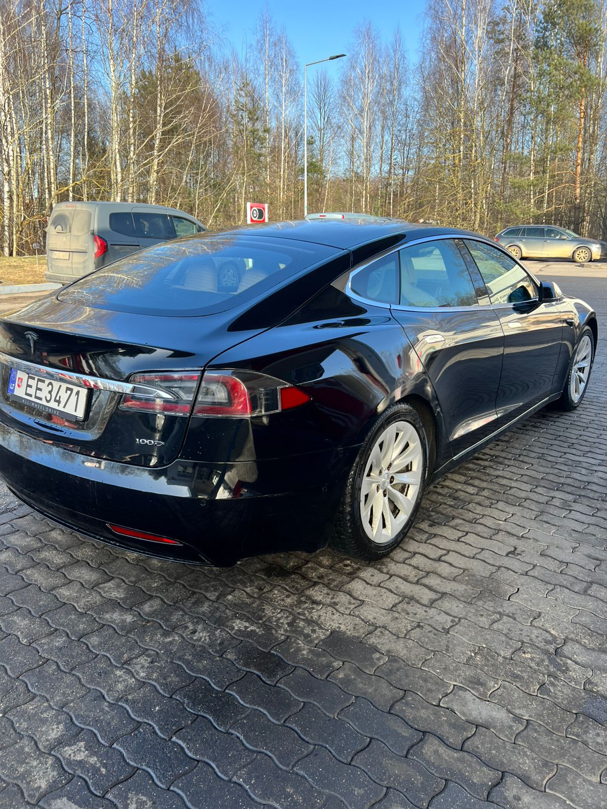 
								European Model S 100D full									