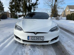 Model S 75 red
