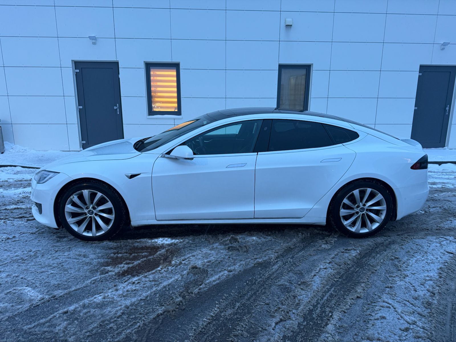 
								Model S 75 red full									