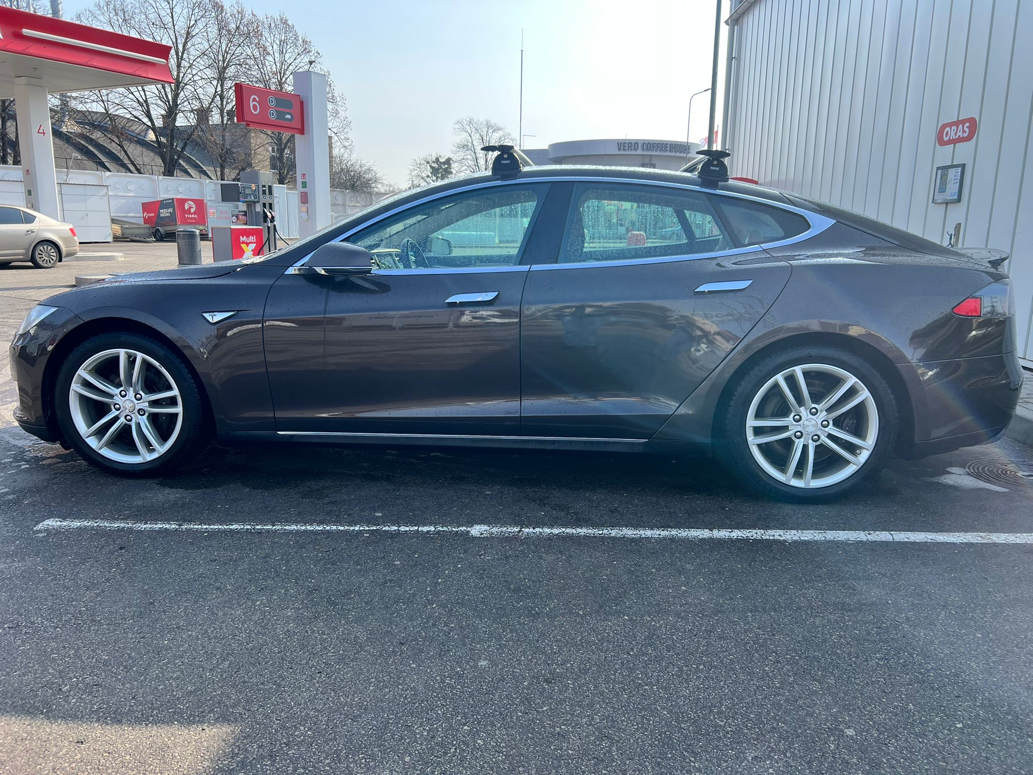 
								Model S P85 full									
