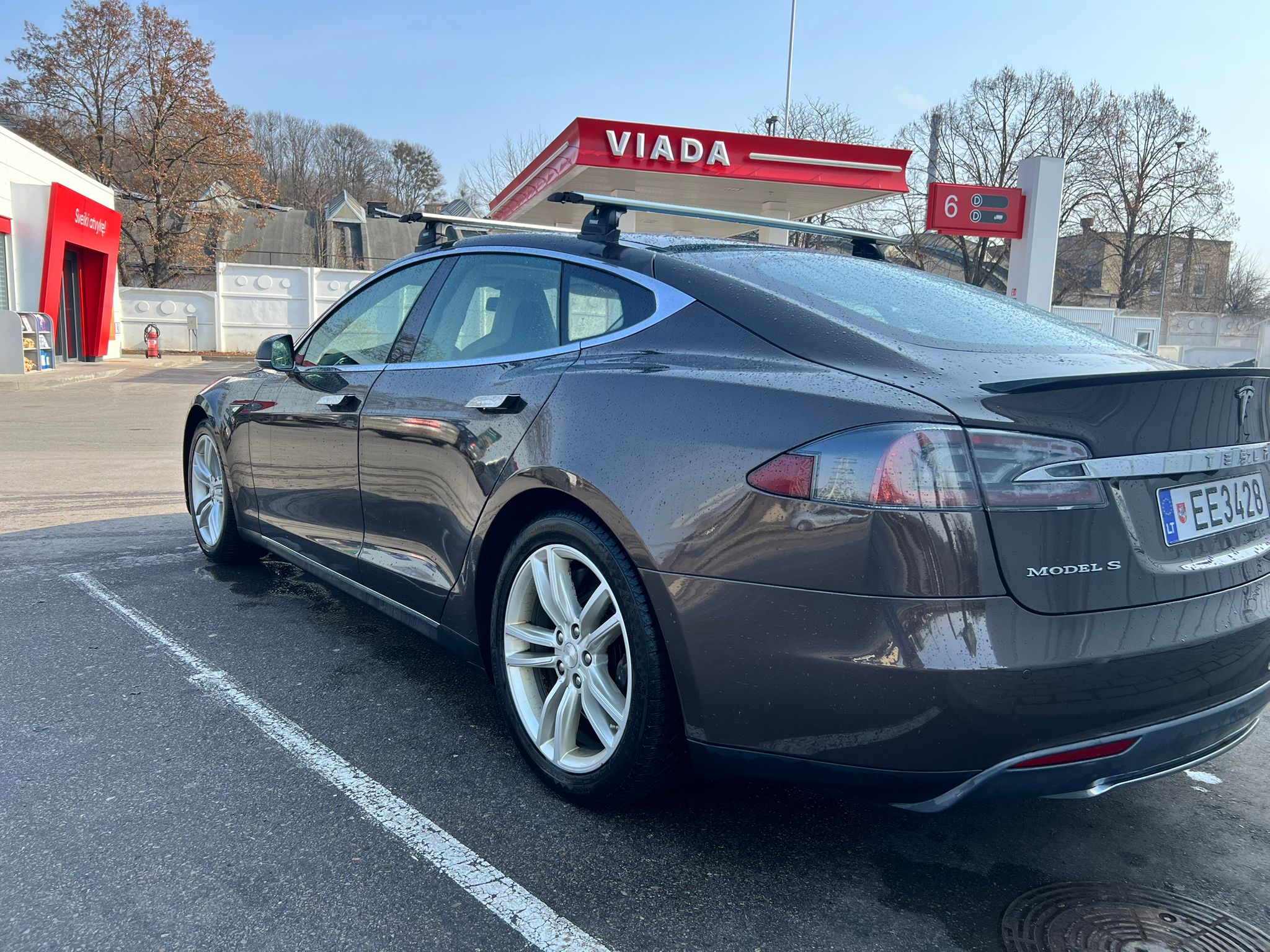 
								Model S P85 full									