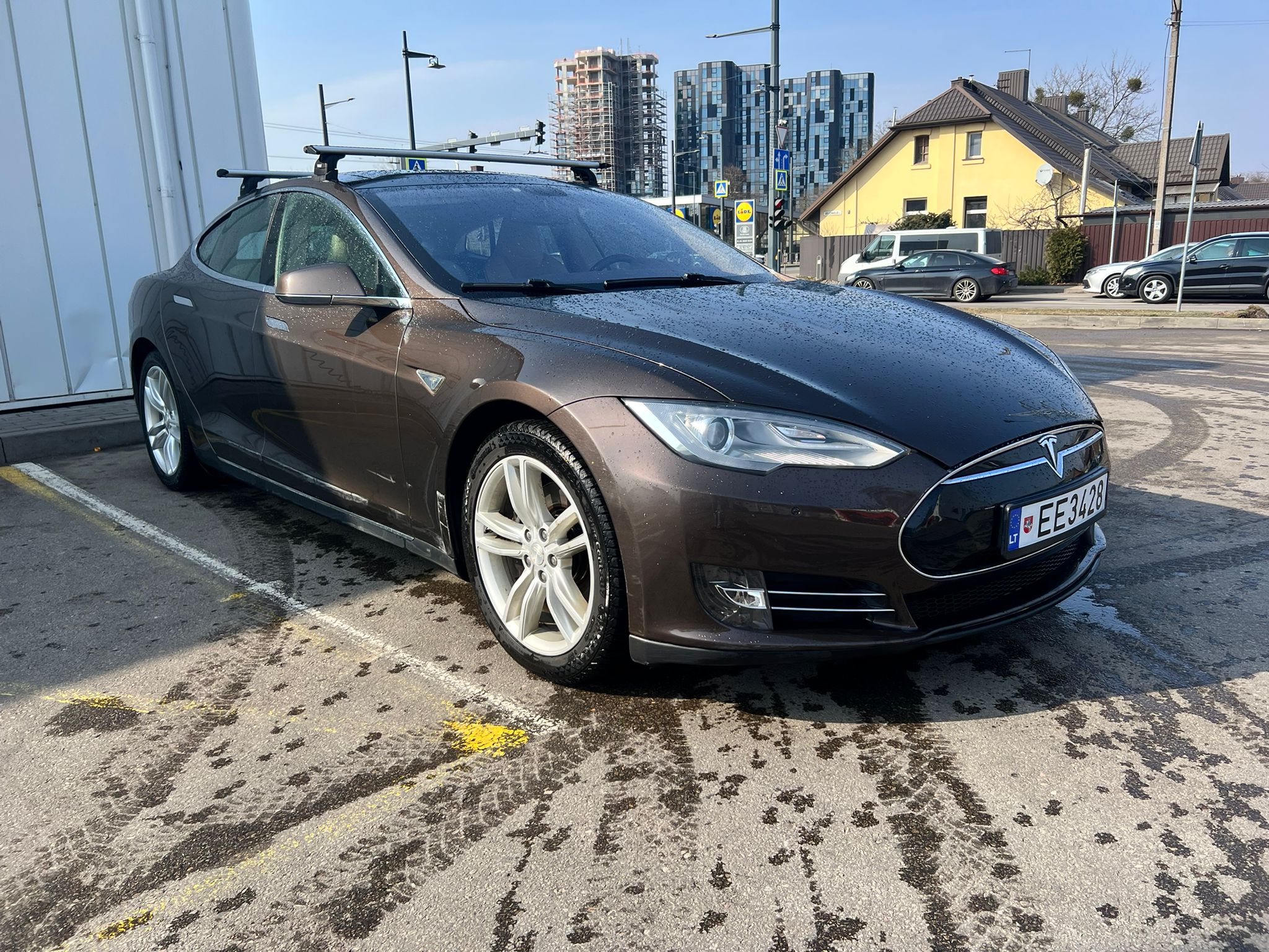 
								Model S P85 full									