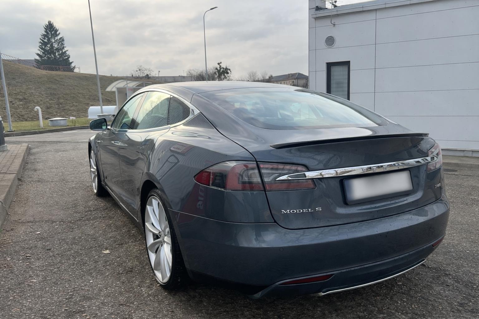 
								Model S P85 new battery full									