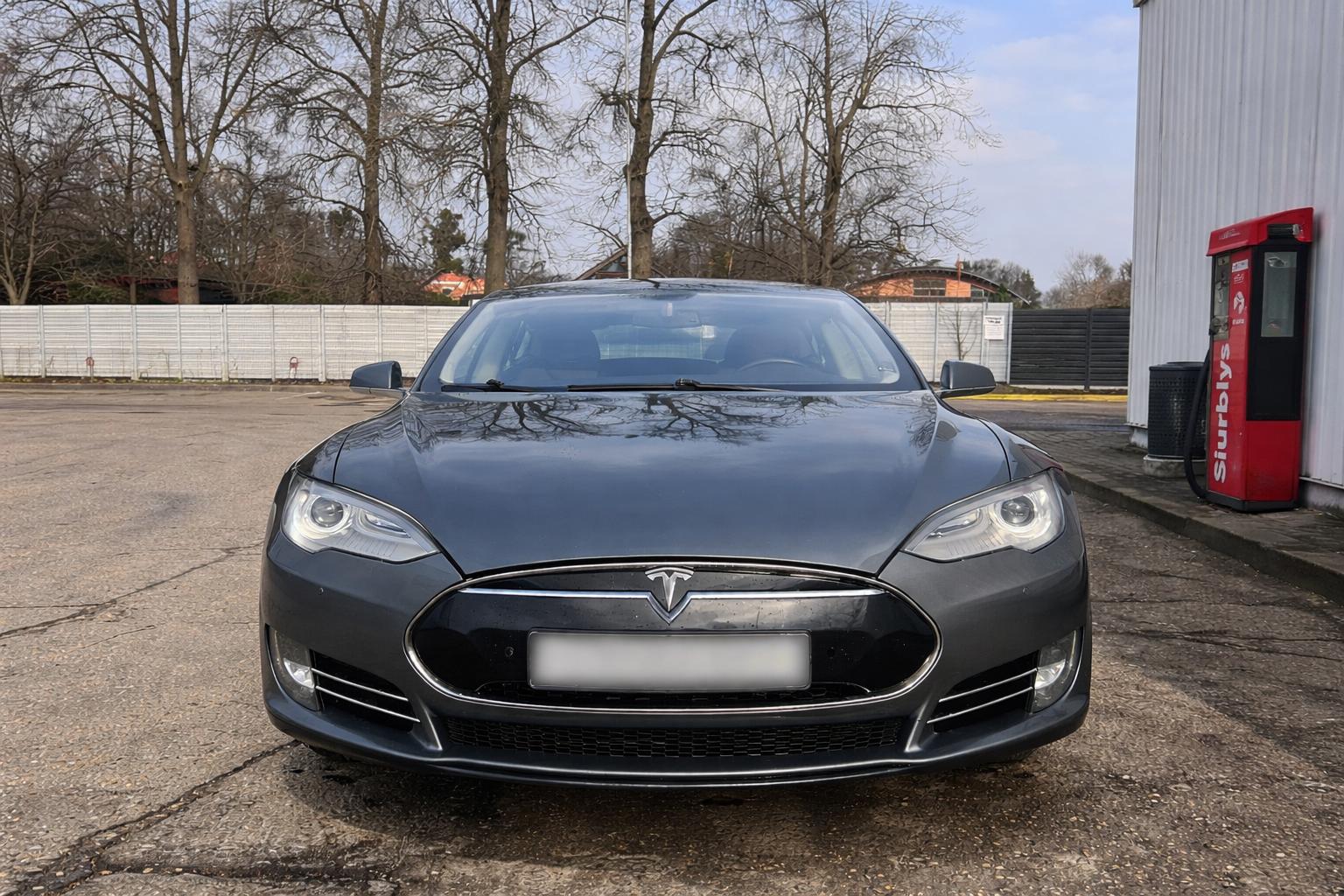 
								Model S P85 new battery full									