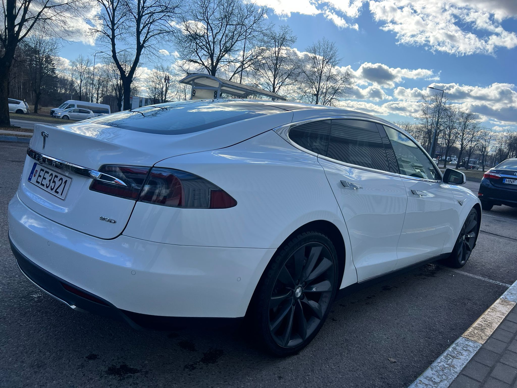 
								S 90D white full									