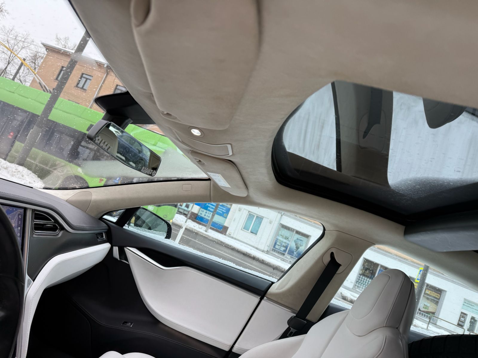 
								Model S P85 black/white full									