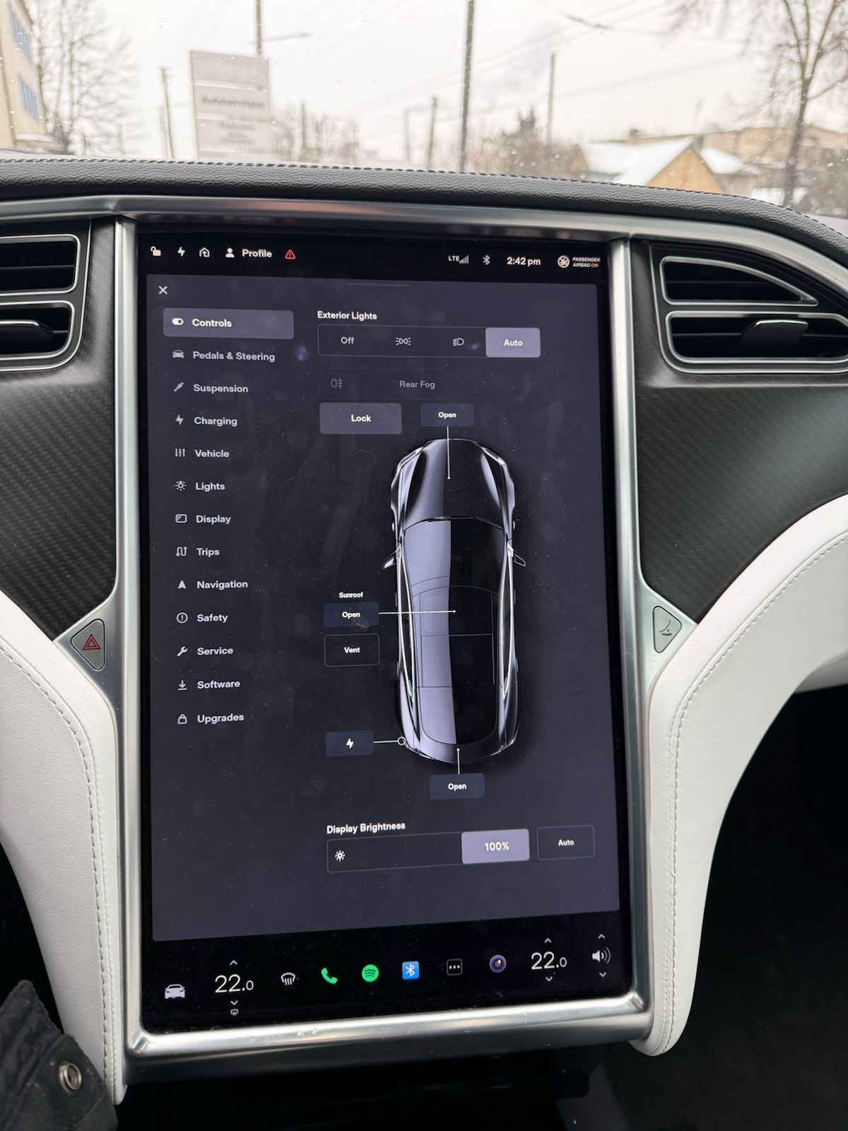 
								Model S P85 black/white full									