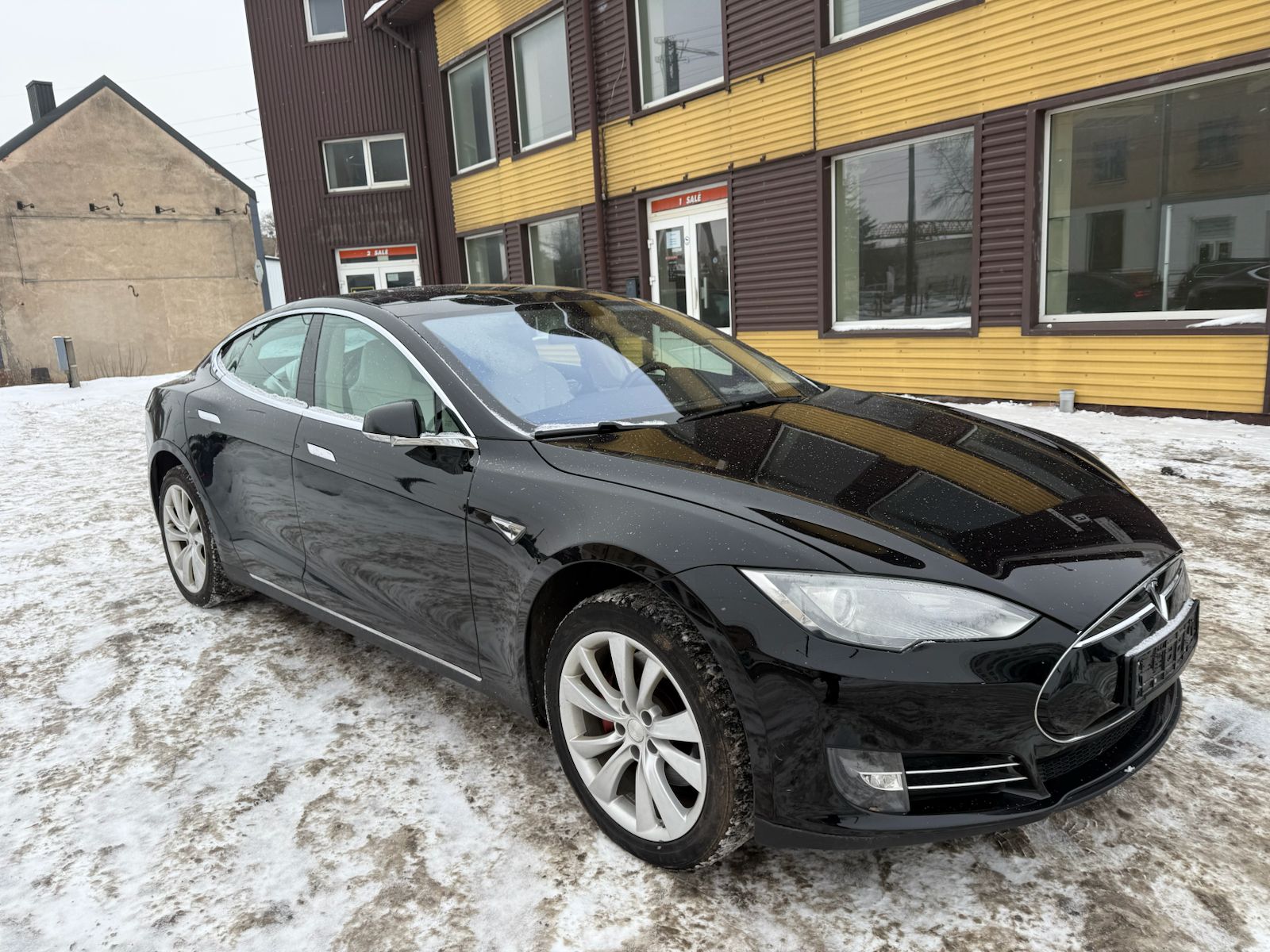 
								Model S P85 black/white full									