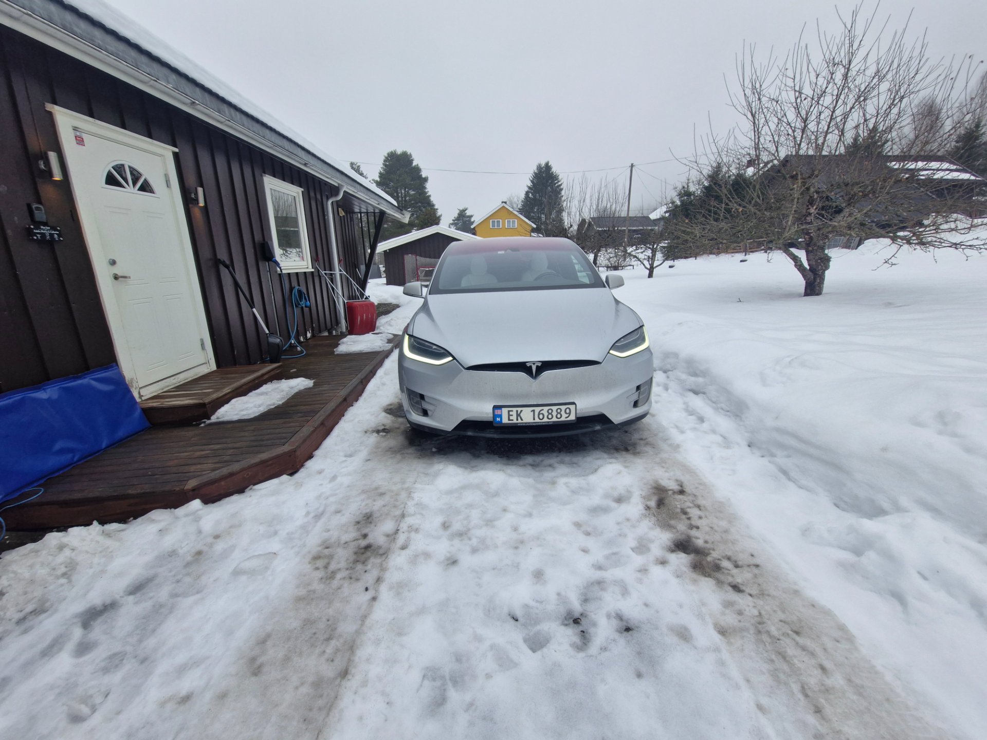 
								Model X 75D silver full									