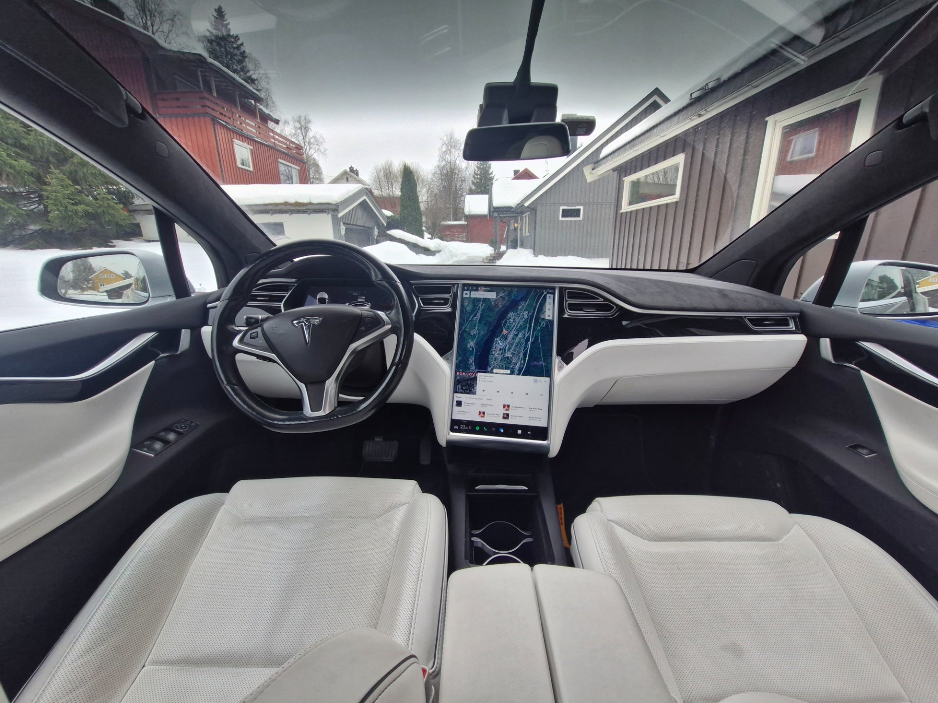 
								Model X 75D silver full									